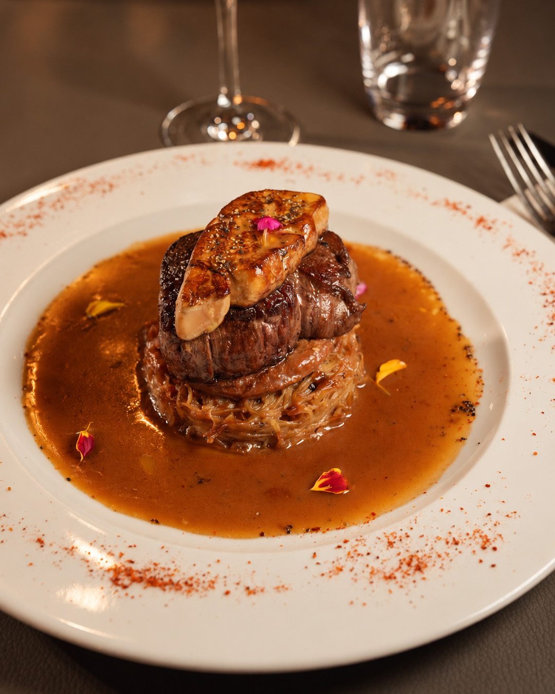フォアグラのソテーと濃縮ソースを添えた Tournedos Rossini